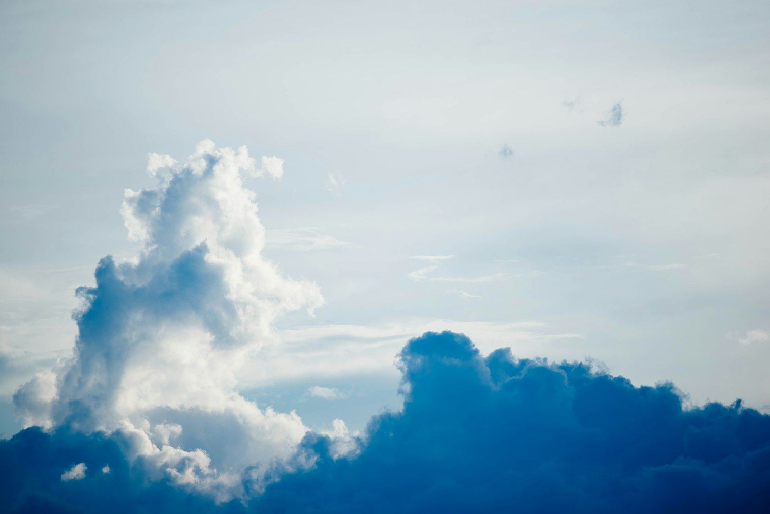 红霞下沉，广东的天空在流泪？一场天气的表情包事件